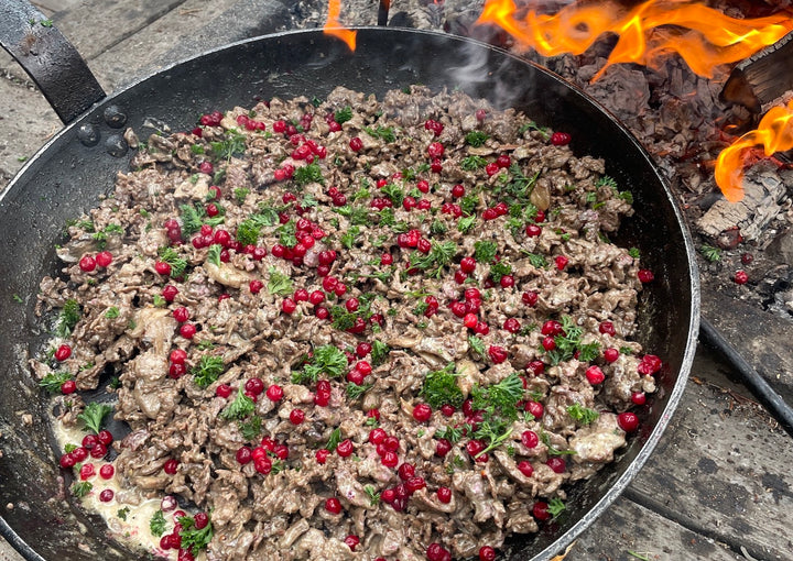 Ren-Skav über offenem Feuer – Swedish Wild
